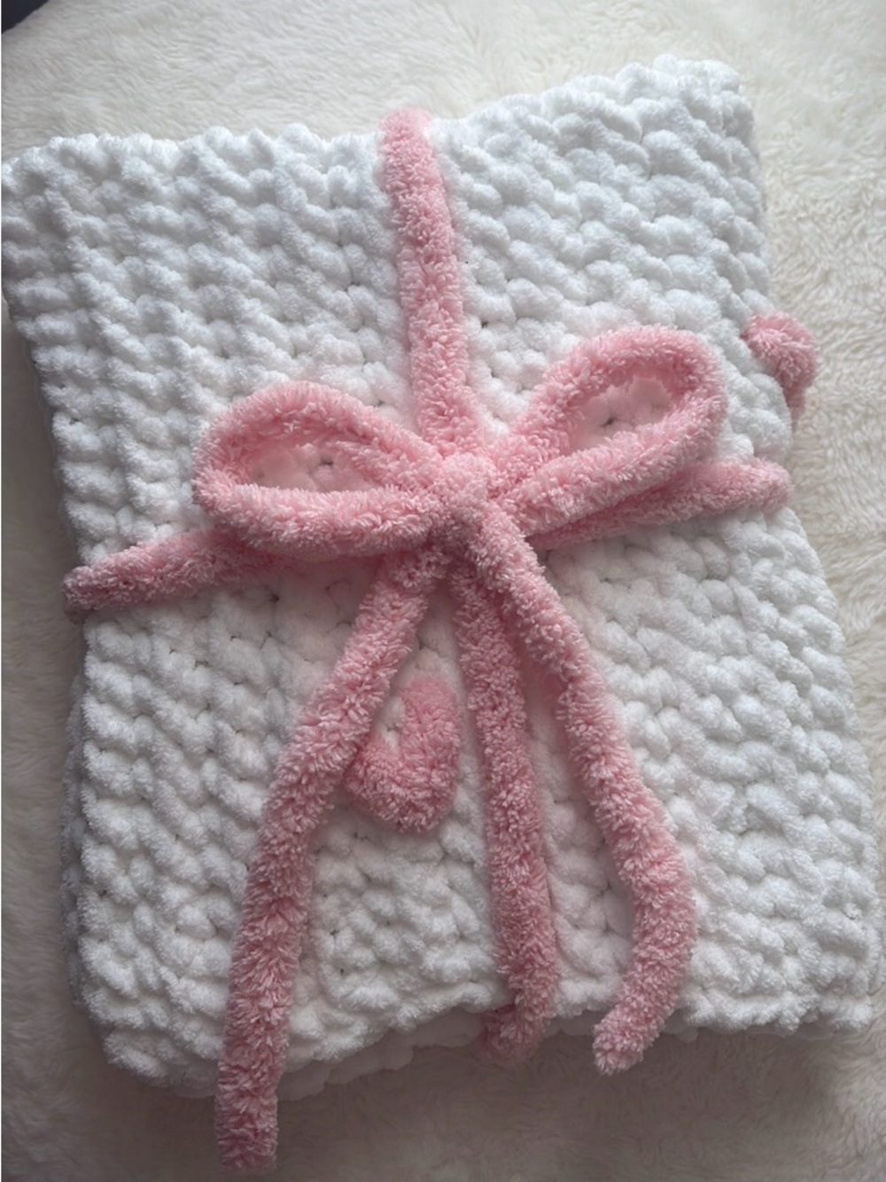 Cozy White Chunky Knit Throw with Pink Fuzzy Bow